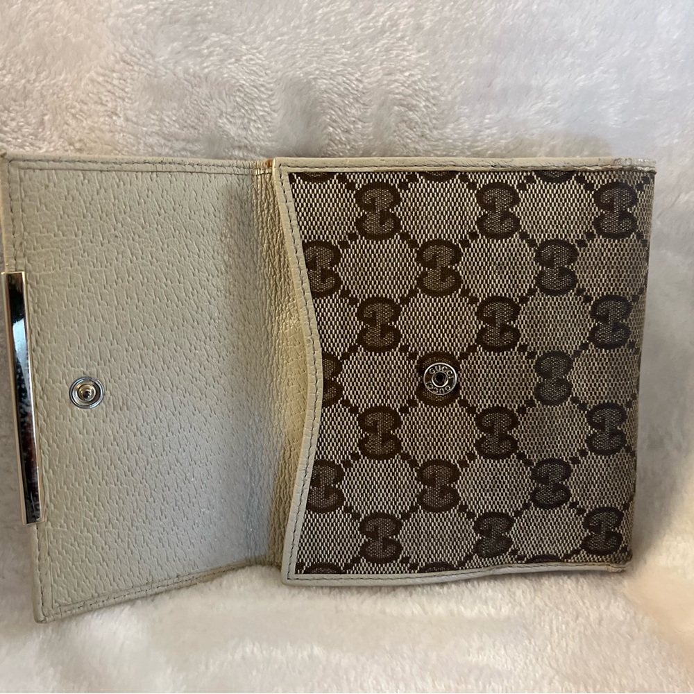 Gucci Beige and Brown Monogram Wallet - Picture 3 of 8